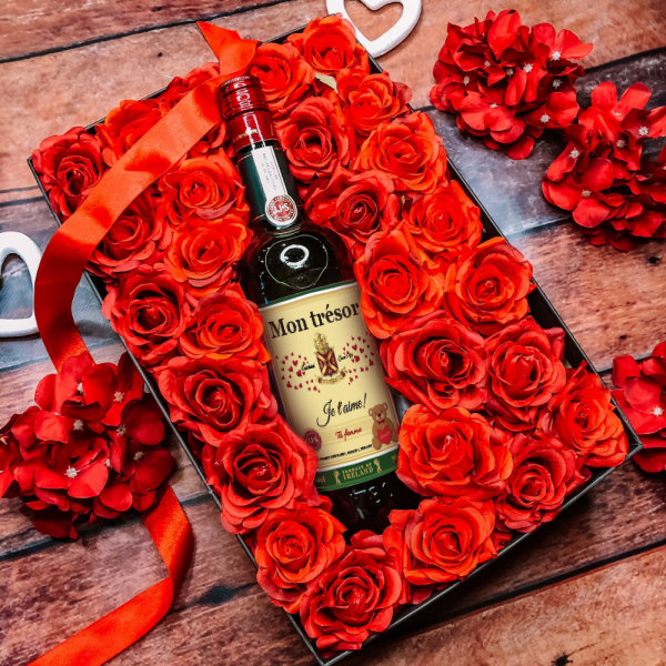 JAMESON IRISH DE SAINT-VALENTIN ROSES ROUGES FLOWERBOX - CADEAU WHISKY POUR  HOMME - Cadeau Original Saint Valentin. Personnalisé Alcool - solovelybox.fr